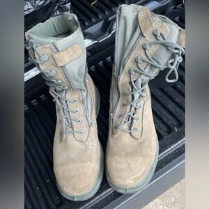 Belleville size 13 Tactical Combat Boots in Tan and Green
